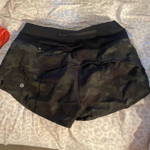 Lululemon speed up shorts green camo
